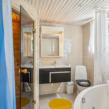 別荘 Awesome In With 3 Bedrooms, Sauna And Wifi